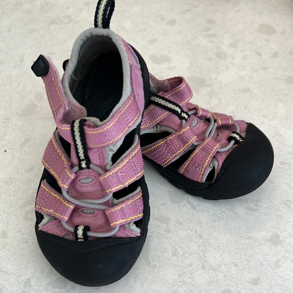 keen pink sandals